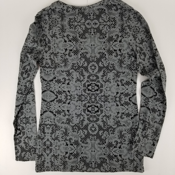 No Boundaries long sleeve tee Large - Picture 2 of 6